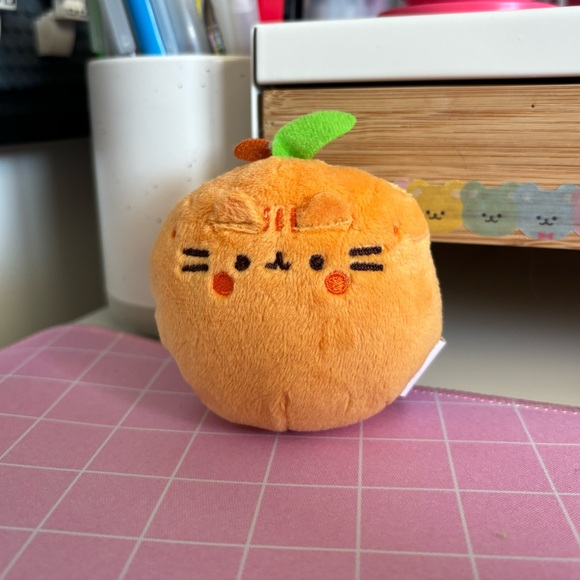 Pusheen Series 21 Orange Keychain - Picture 1 of 2
